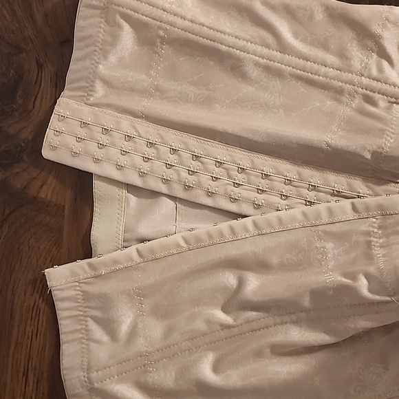 CORSETS SET OF 4 - Picture 10 of 10